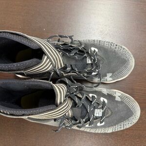 One pair of size youth 6 Under Armour football cleats